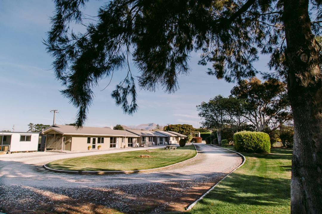Flaxbourne Motels Ward Exterior photo